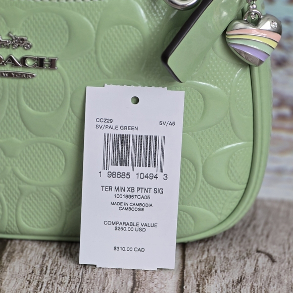 *NWT* COACH Teri Mini Crossbody Bag In Green Signature Leather With Heart Charm - Picture 3 of 12